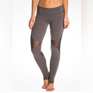 Alo Yoga Coast Stirrup Leggings Small Grey Black Mesh Panel Gym Dance Run READ
